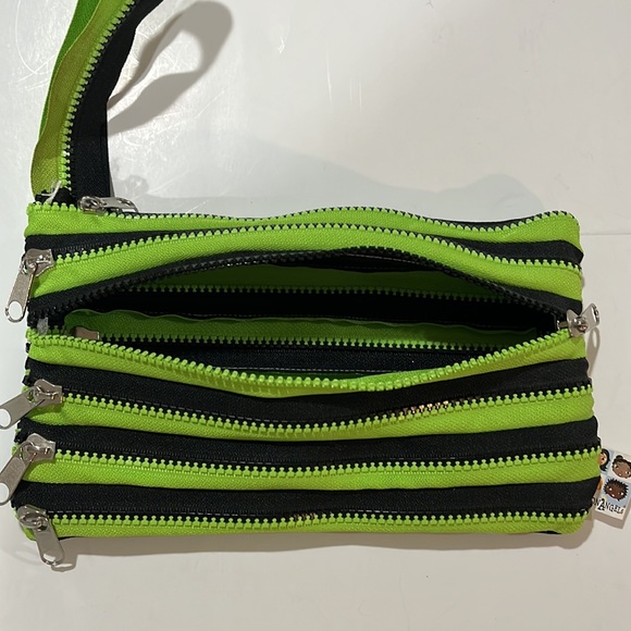 Zippered wristlet-clutch - Picture 8 of 10